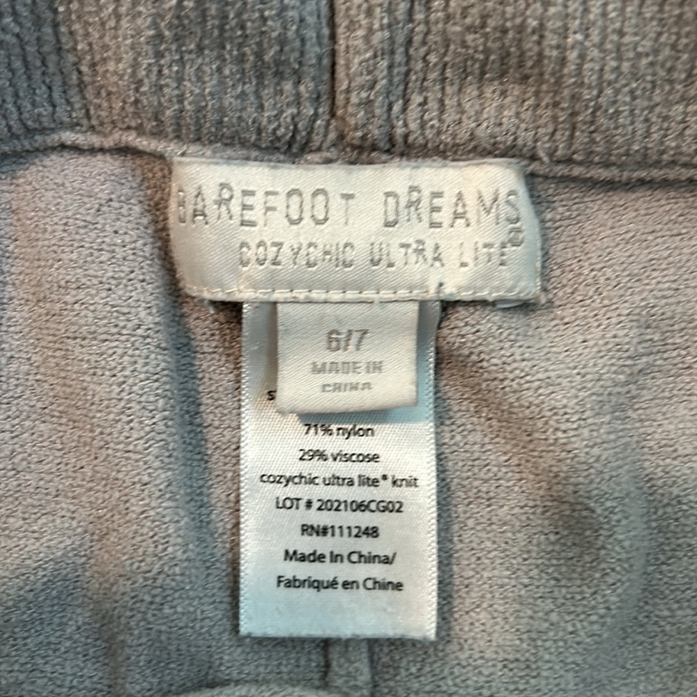 Girls barefoot dreams cozy pants! - Picture 2 of 5